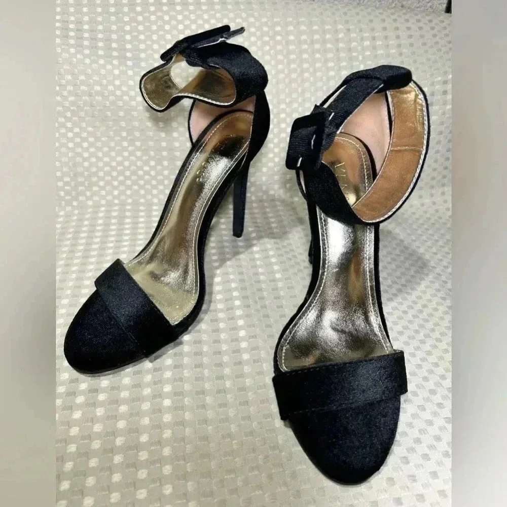 Venus high heels, Size 8 new without a box